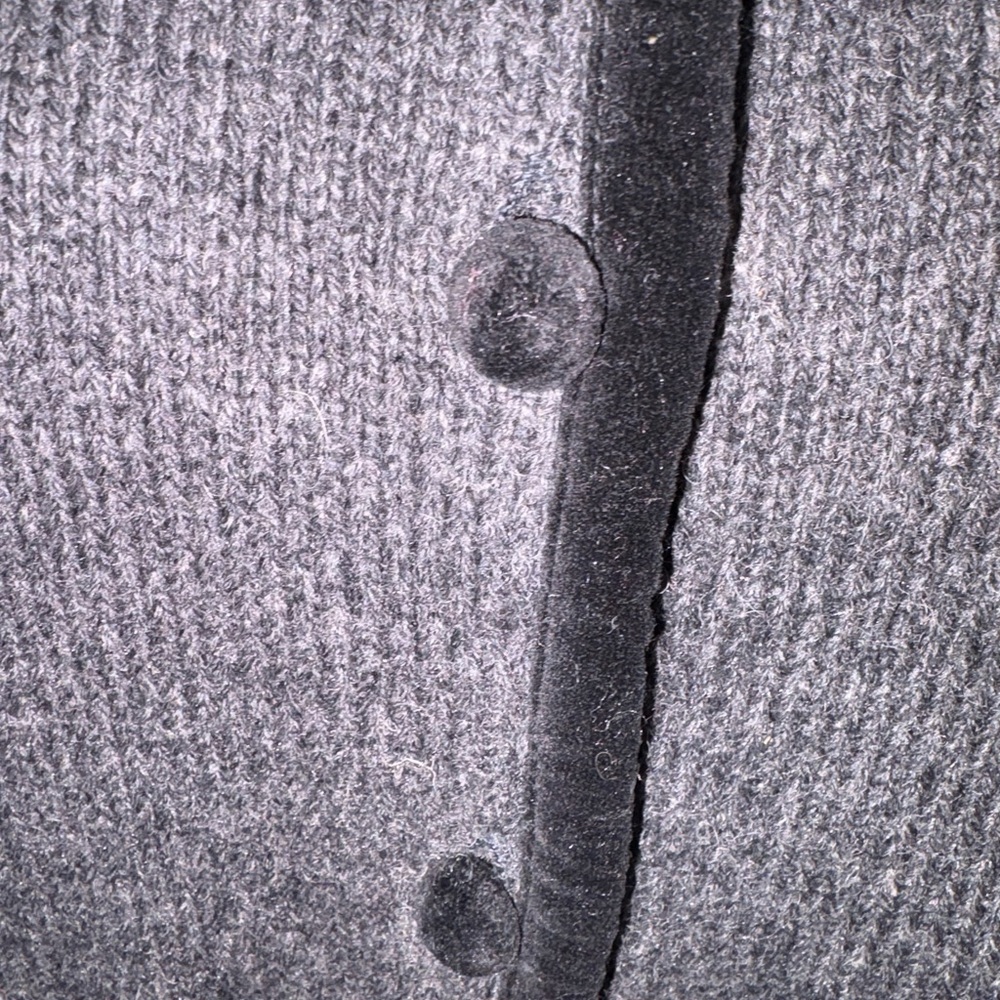 VINTAGE DISNEY GRAY CARDIGAN W/MICKEY MOUSE EMBROIDERED ON THE FRONT - Picture 4 of 10